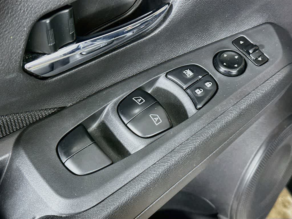 2022 Nissan Kicks SV