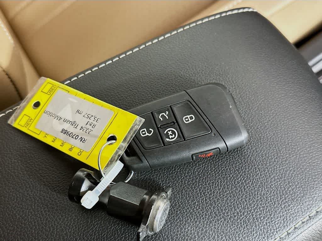 2024 Volkswagen Tiguan SE R-Line Black