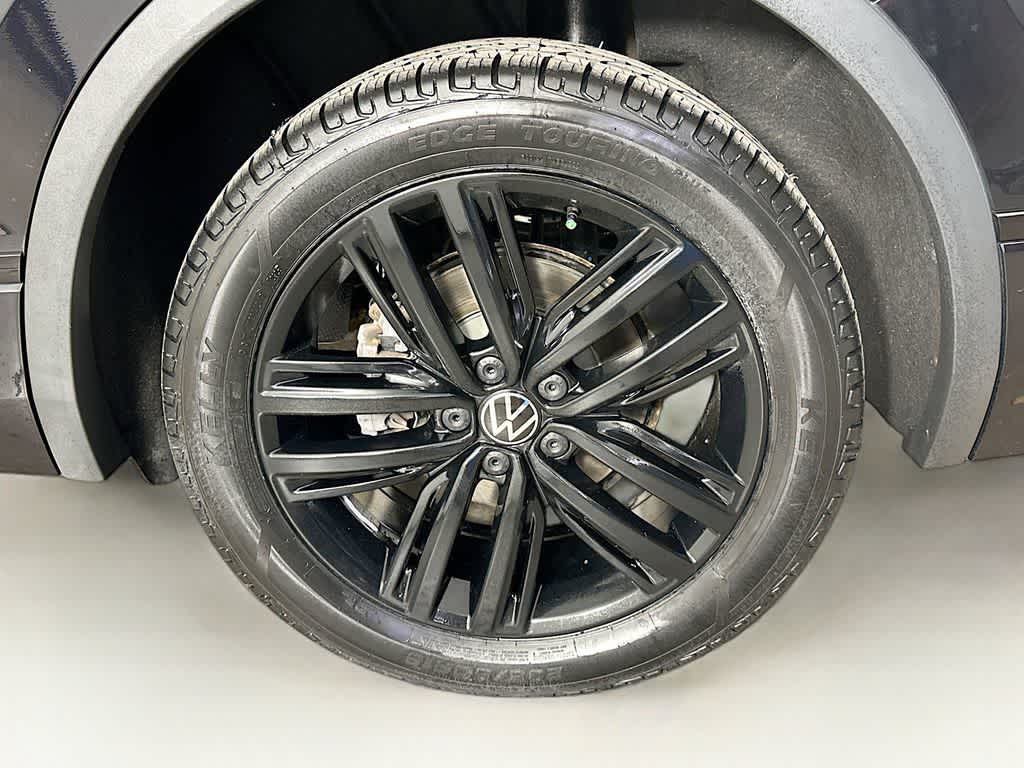 2022 Volkswagen Tiguan SE R-Line Black