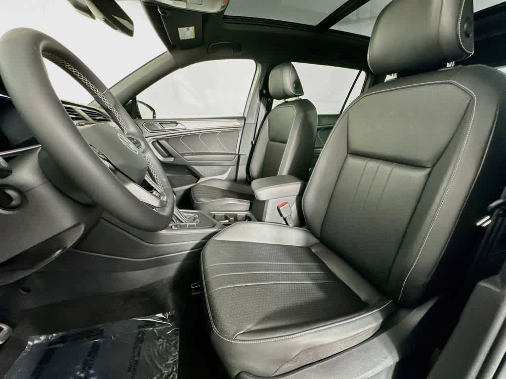 2023 Volkswagen Tiguan SE R-Line Black