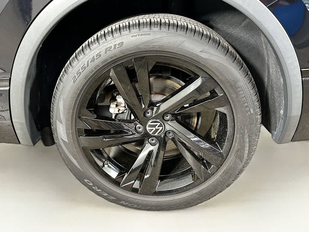 2023 Volkswagen Tiguan SE R-Line Black
