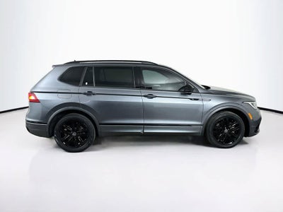 2022 Volkswagen Tiguan SE R-Line Black