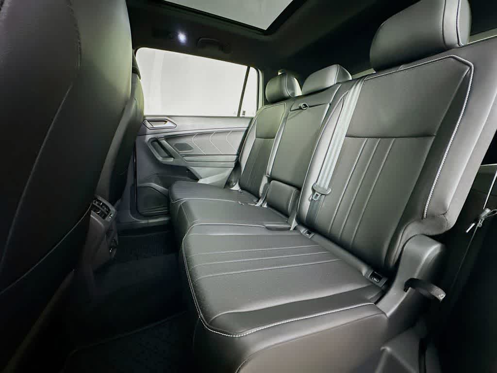 2023 Volkswagen Tiguan SE R-Line Black