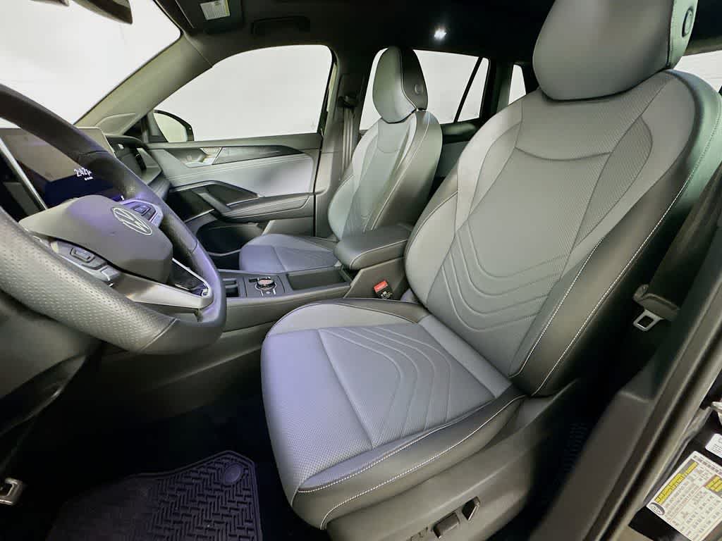 2025 Volkswagen Tiguan SE R-Line Black