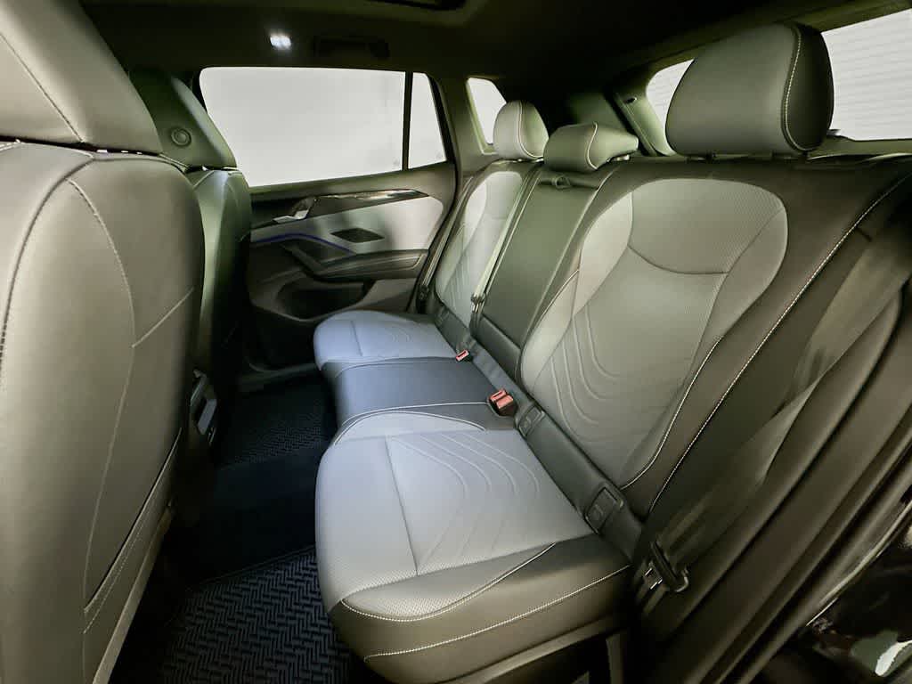 2025 Volkswagen Tiguan SE R-Line Black