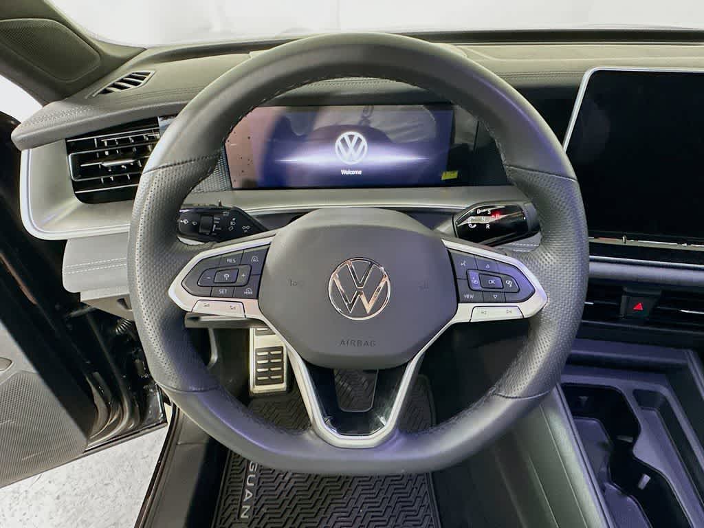 2025 Volkswagen Tiguan SE R-Line Black