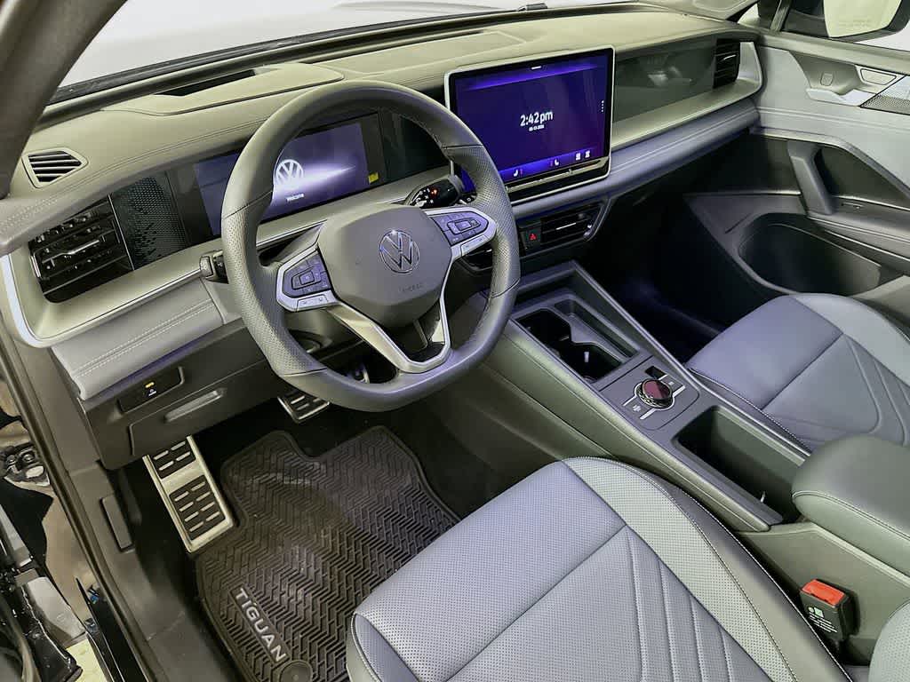 2025 Volkswagen Tiguan SE R-Line Black
