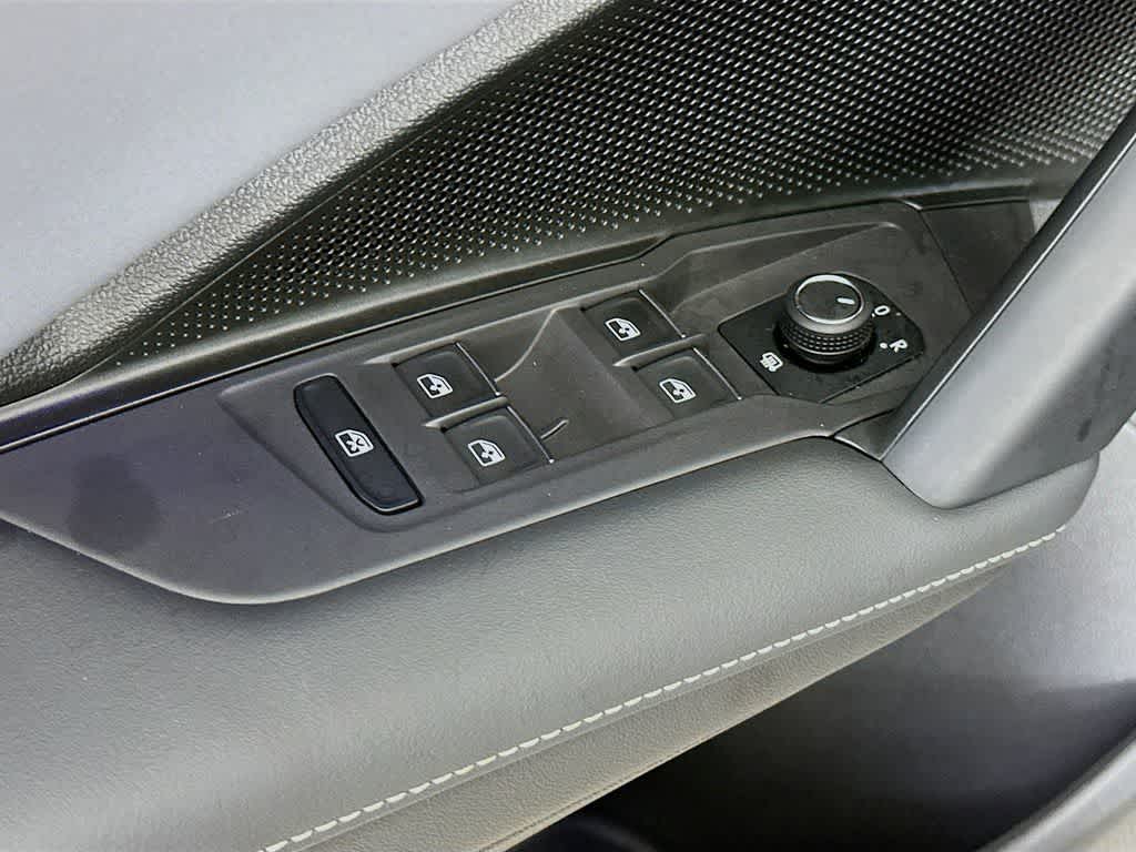 2025 Volkswagen Tiguan SE R-Line Black