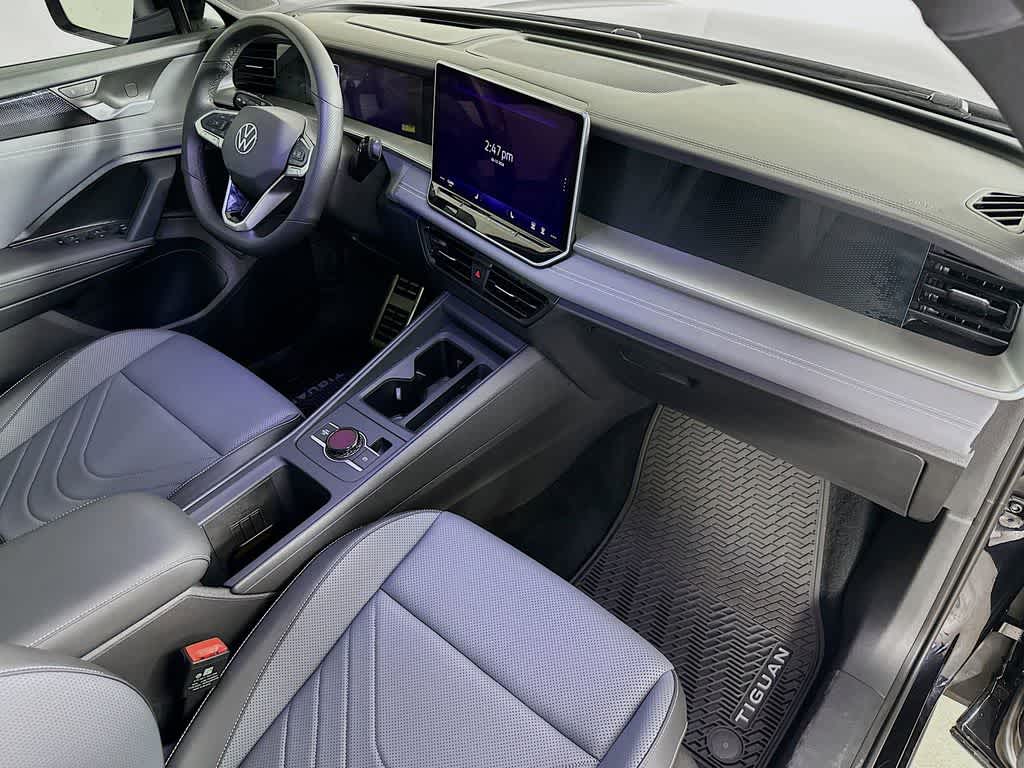 2025 Volkswagen Tiguan SE R-Line Black