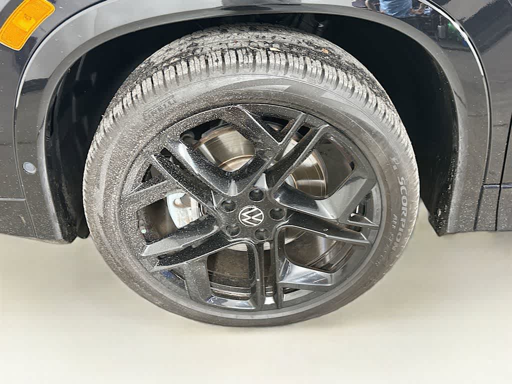 2025 Volkswagen Tiguan SE R-Line Black