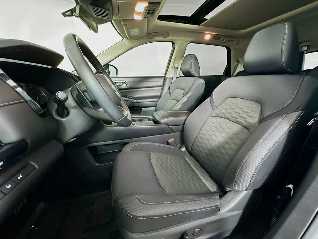 2022 Nissan Pathfinder SV