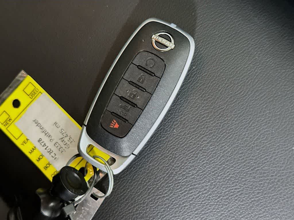 2023 Nissan Pathfinder SL
