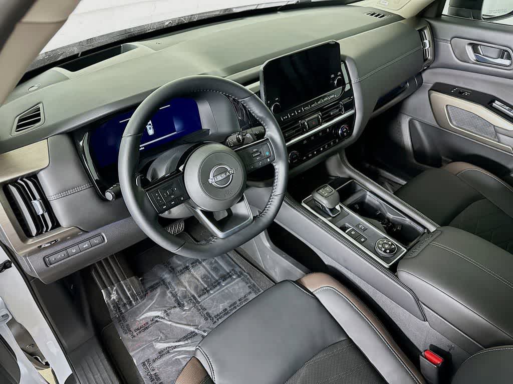 2025 Nissan Pathfinder Platinum