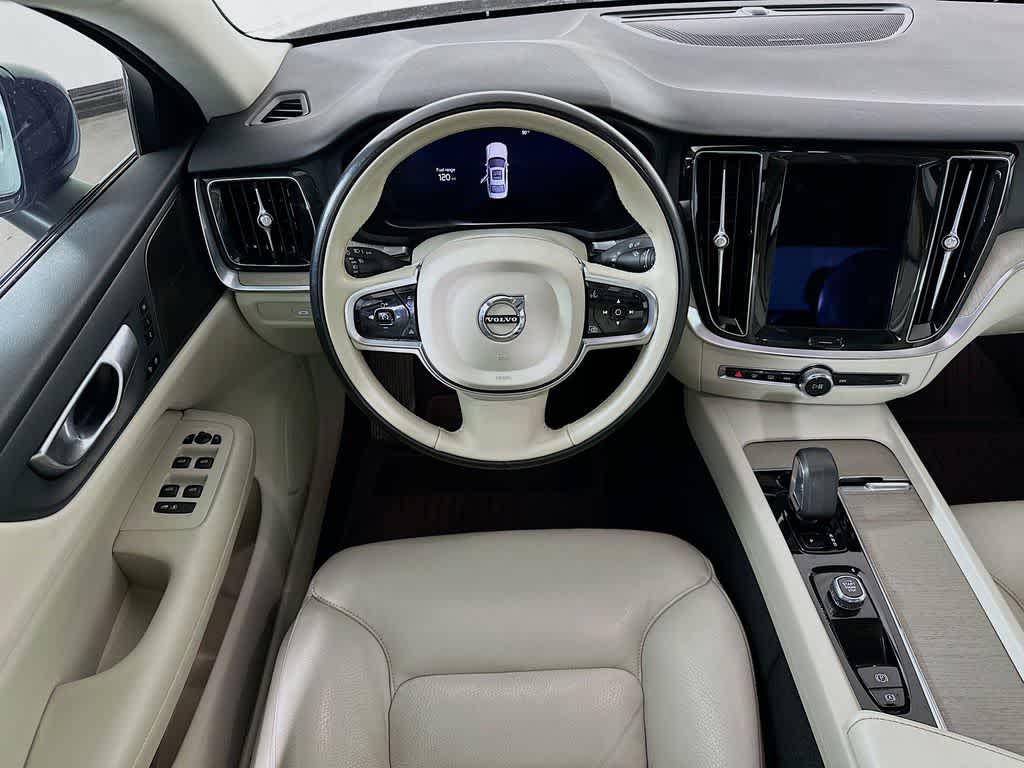 2024 Volvo S60 Plus Dark Theme
