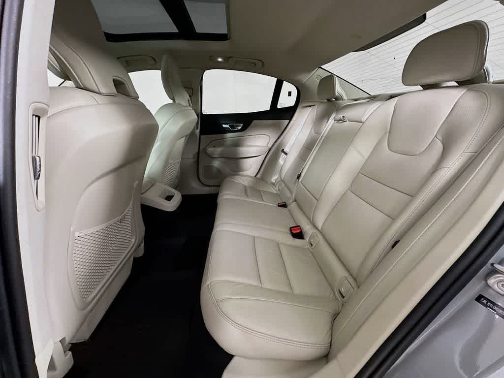 2024 Volvo S60 Plus Dark Theme