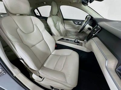 2024 Volvo S60 Plus Dark Theme