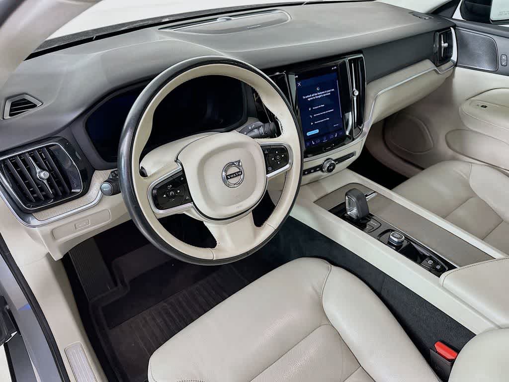 2024 Volvo S60 Plus Dark Theme