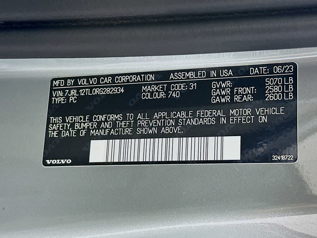 2024 Volvo S60 Plus Dark Theme
