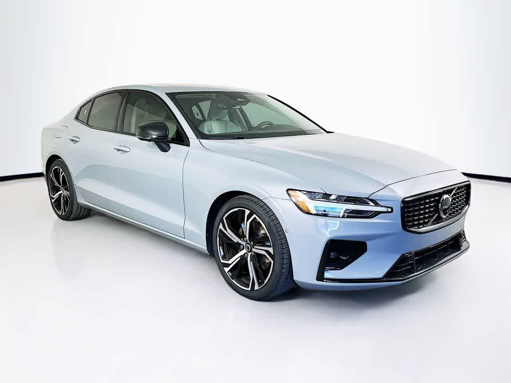 2024 Volvo S60 Plus Dark Theme