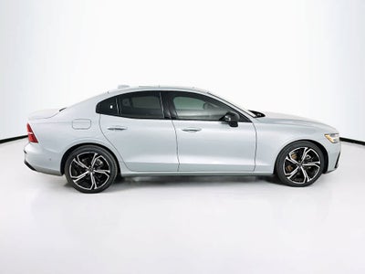 2024 Volvo S60 Plus Dark Theme