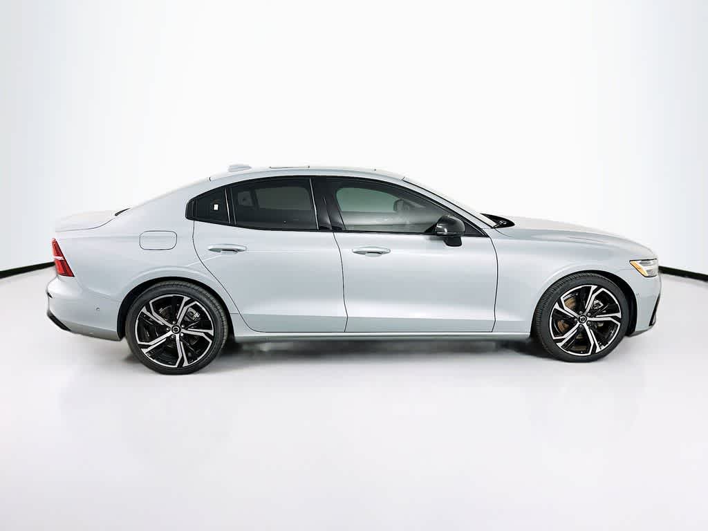 2024 Volvo S60 Plus Dark Theme