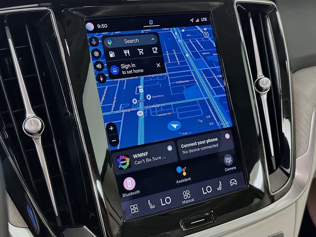 2024 Volvo S60 Plus Dark Theme