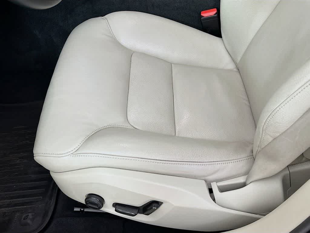 2024 Volvo S60 Plus Dark Theme