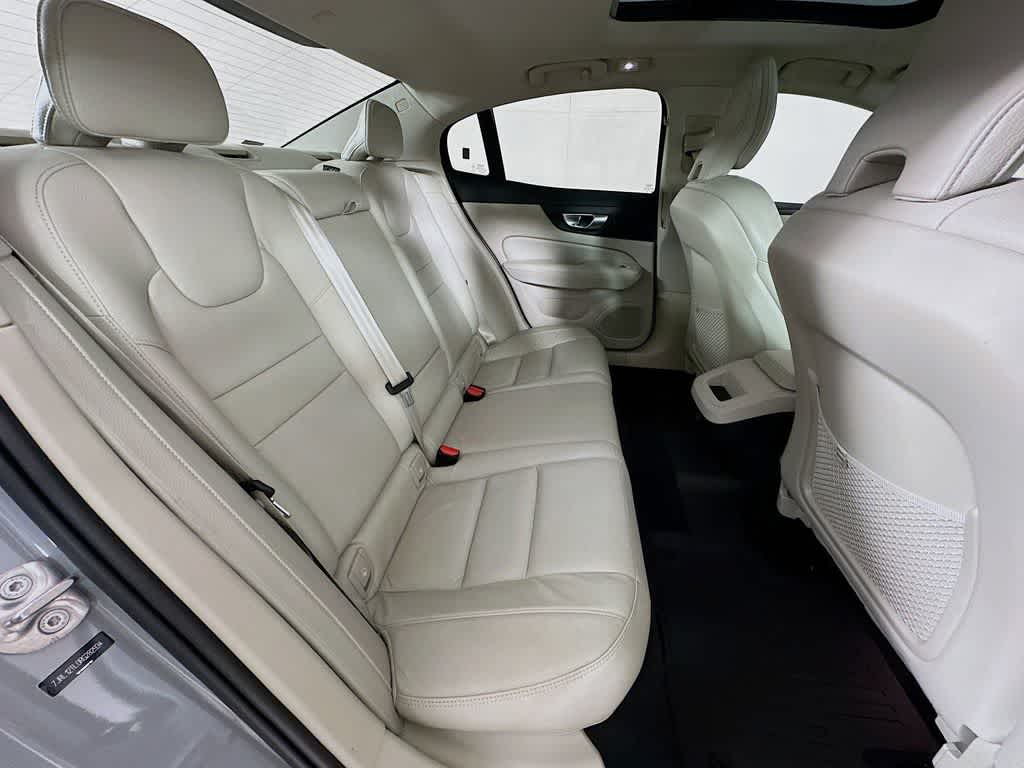 2024 Volvo S60 Plus Dark Theme