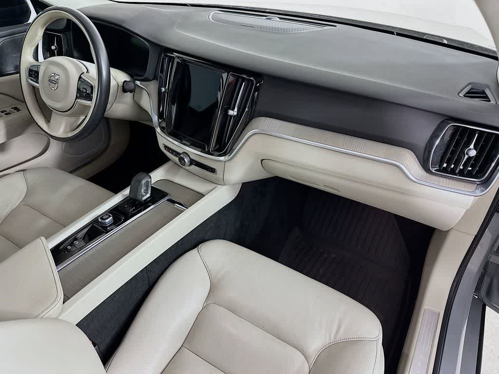 2024 Volvo S60 Plus Dark Theme