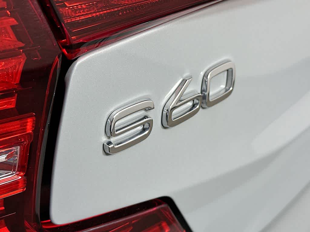 2024 Volvo S60 Plus Dark Theme