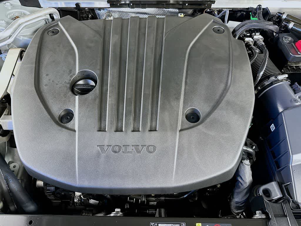 2024 Volvo S60 Plus Dark Theme