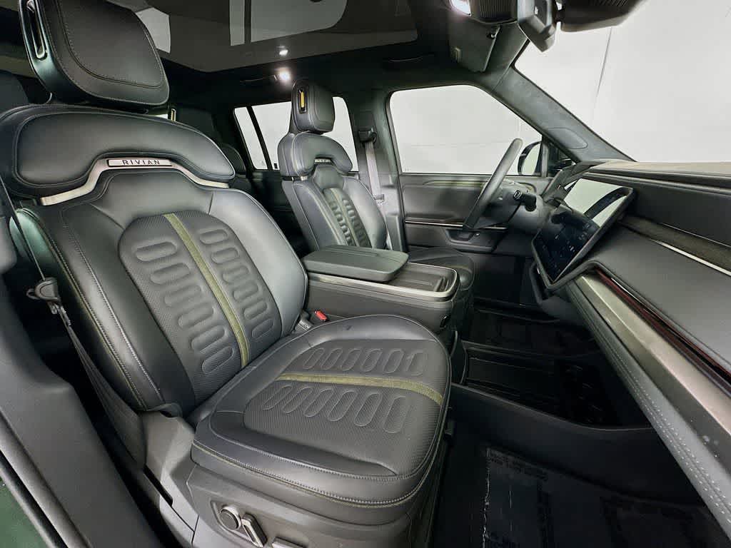 2025 Rivian R1S Base