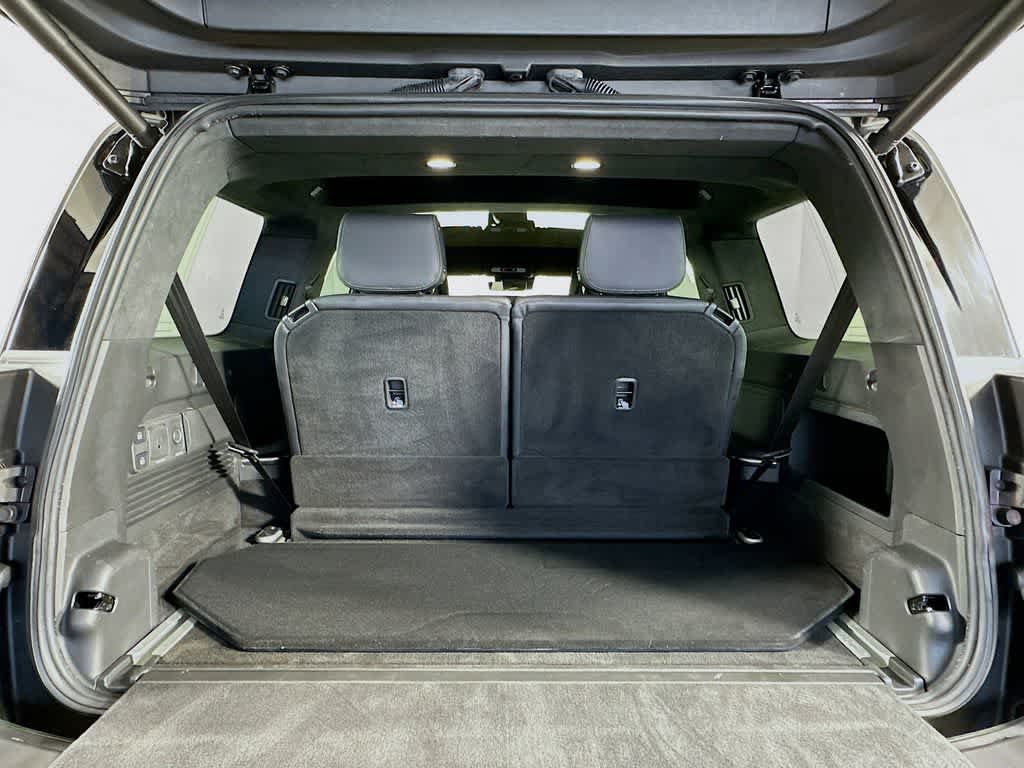 2025 Rivian R1S Base