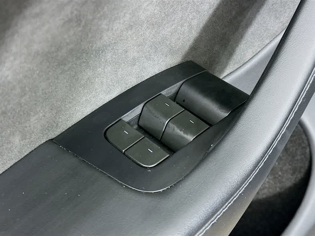 2024 Tesla Model Y Performance