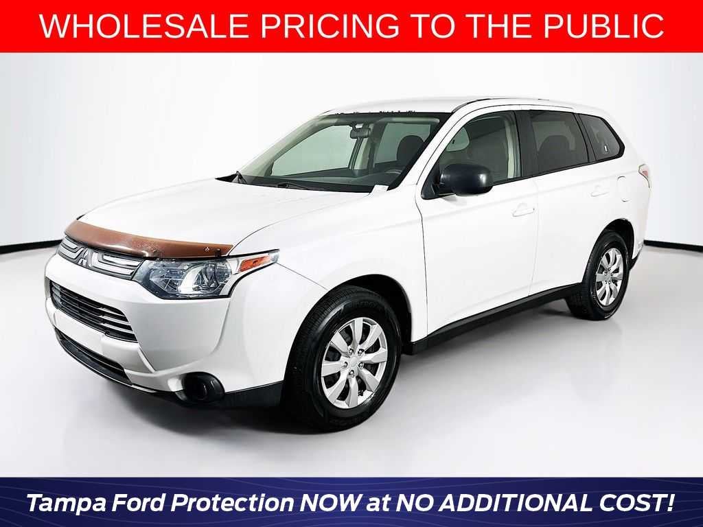 2014 Mitsubishi Outlander ES FWD's photo