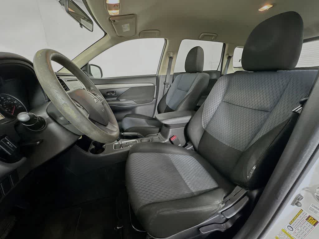 2014 Mitsubishi Outlander ES