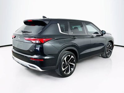 2023 Mitsubishi Outlander SE Special Edition