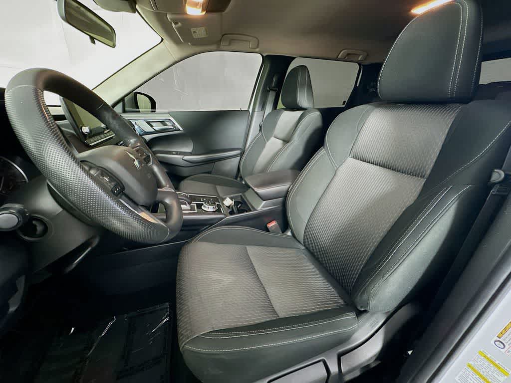 2024 Mitsubishi Outlander ES