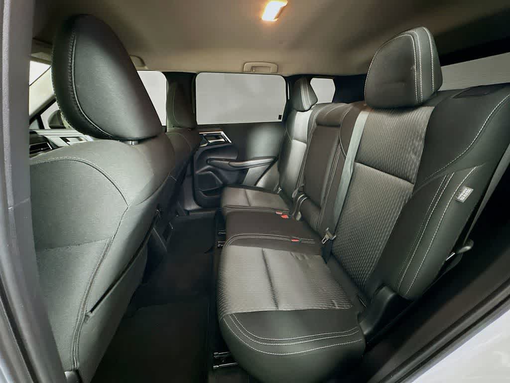 2024 Mitsubishi Outlander ES