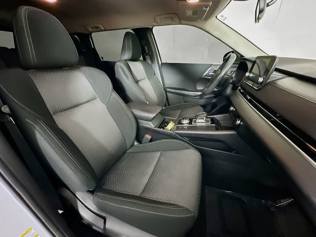 2024 Mitsubishi Outlander ES