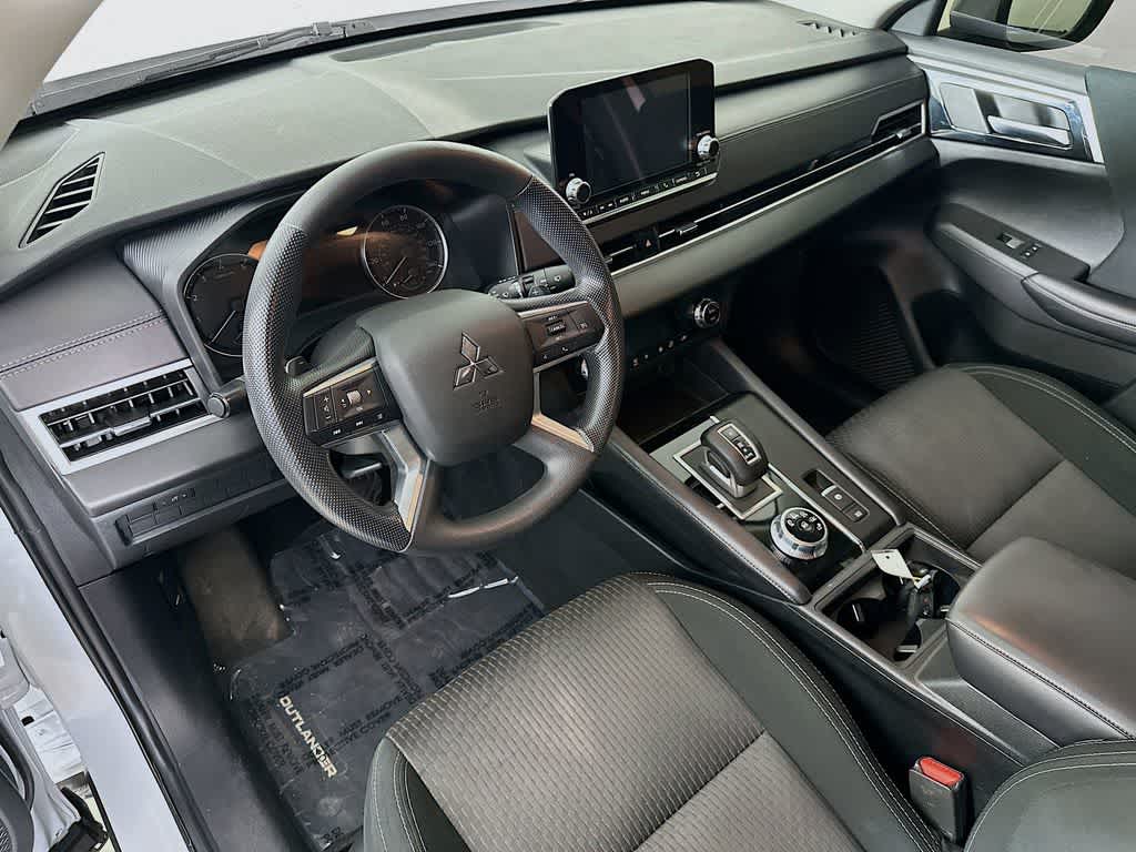 2024 Mitsubishi Outlander ES
