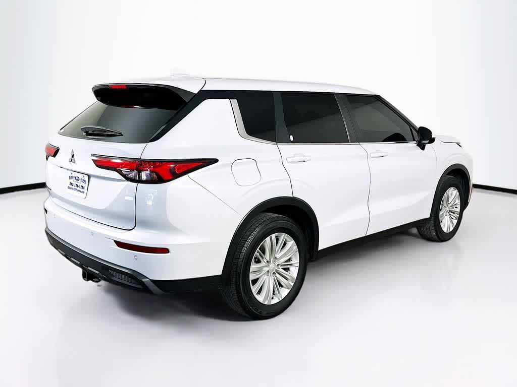 2024 Mitsubishi Outlander ES