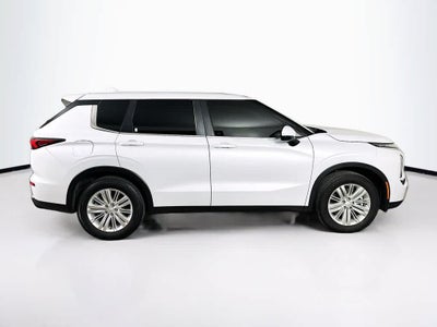 2024 Mitsubishi Outlander ES