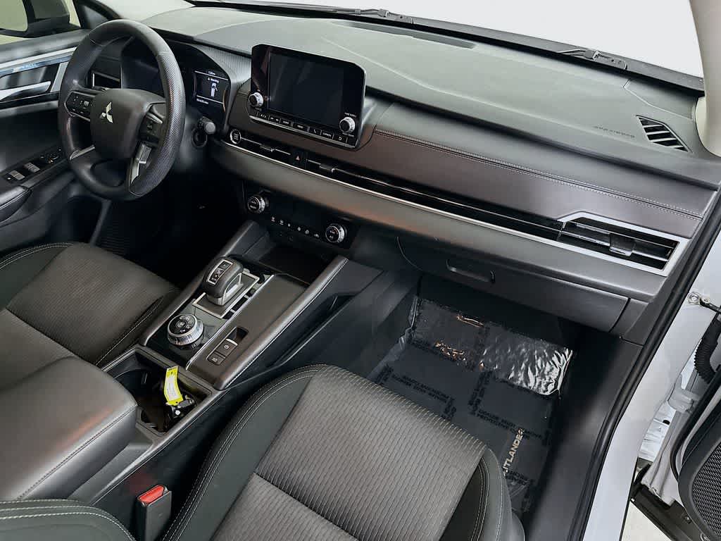2024 Mitsubishi Outlander ES