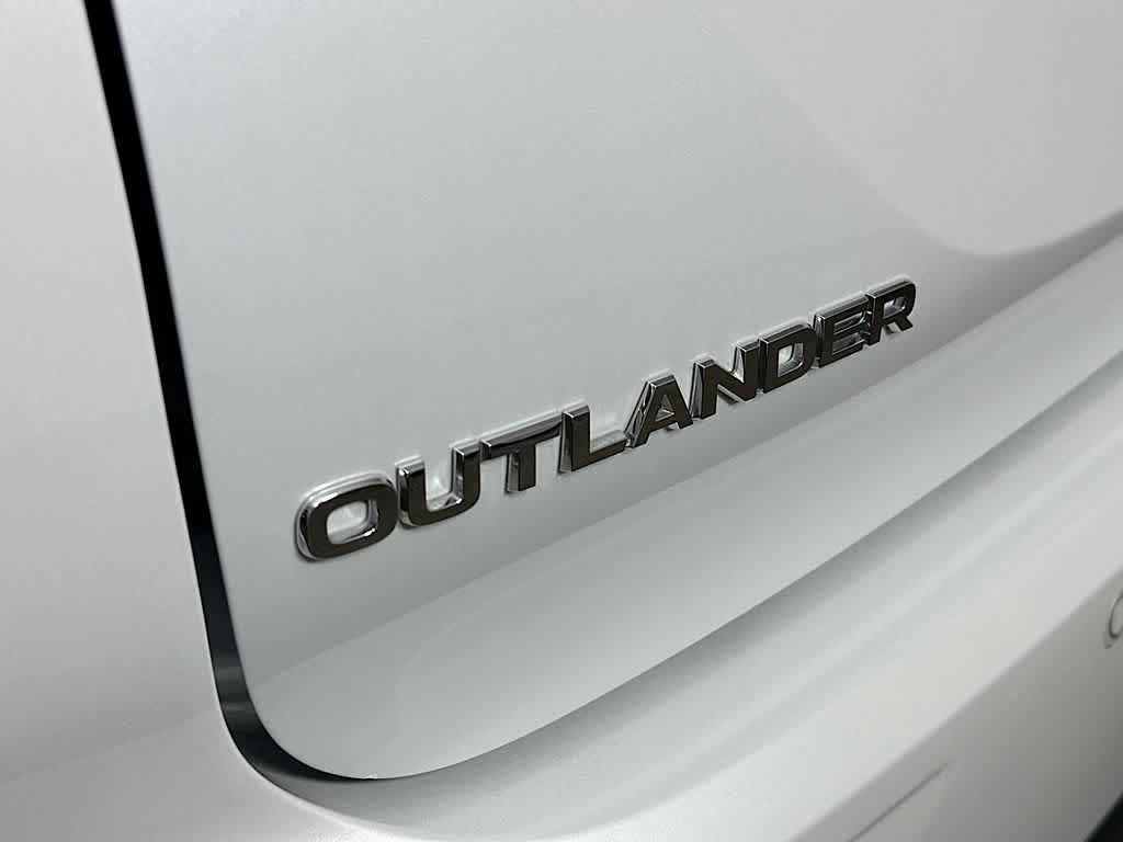 2024 Mitsubishi Outlander ES