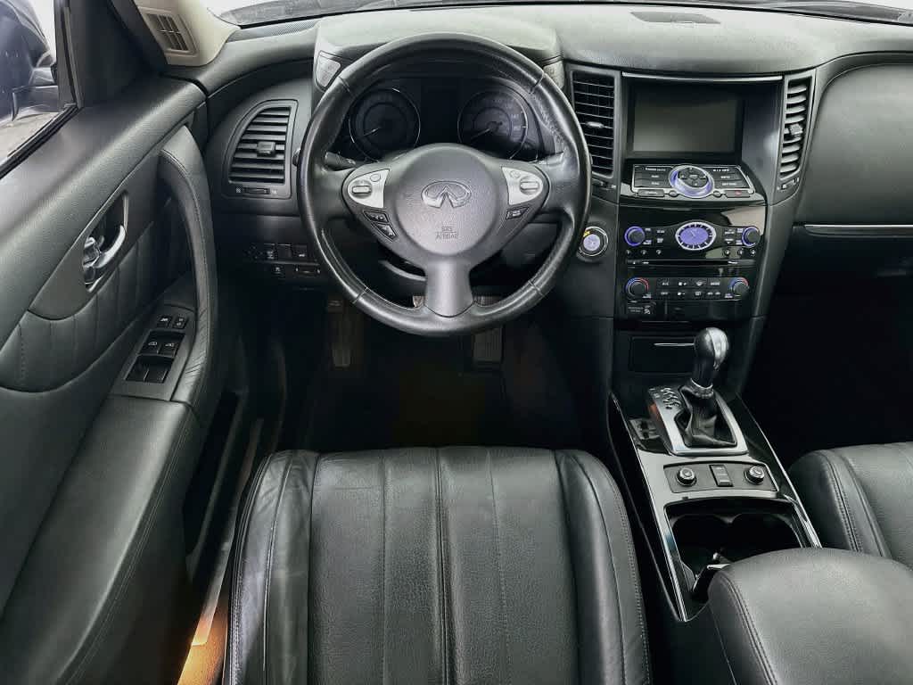 2016 INFINITI QX70 Base