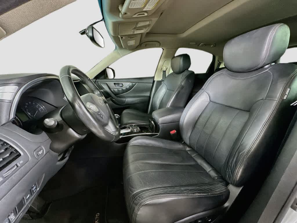 2016 INFINITI QX70 Base