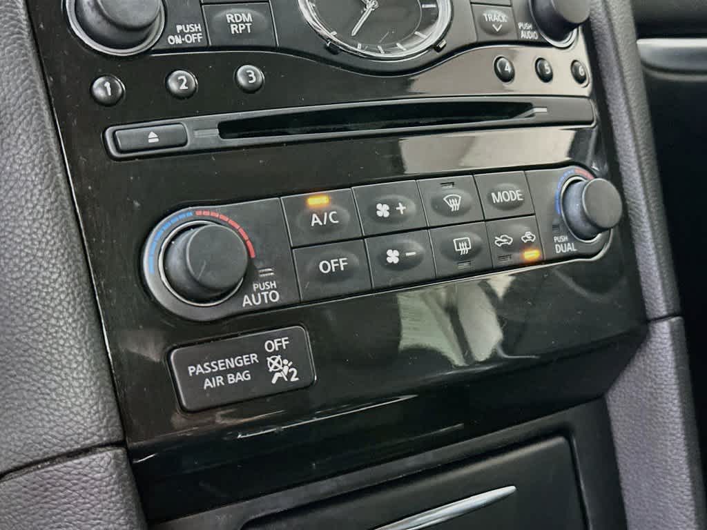 2016 INFINITI QX70 Base