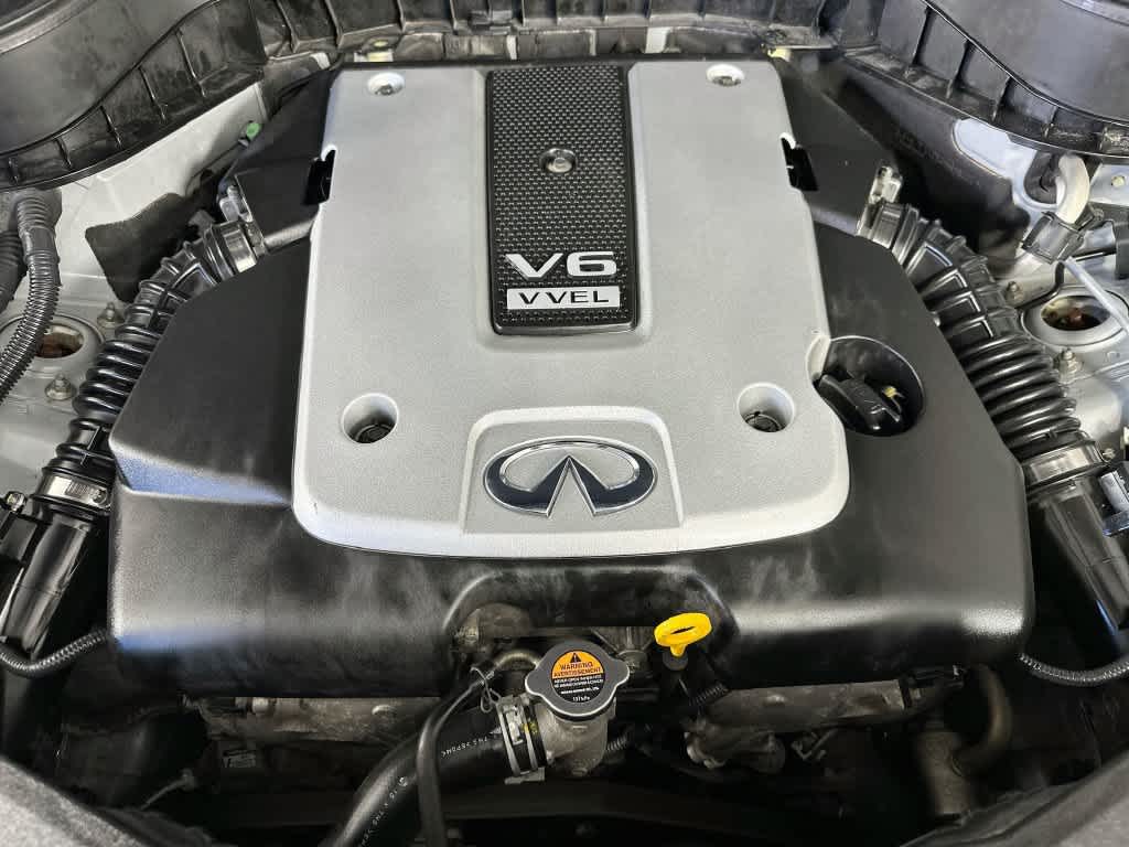 2016 INFINITI QX70 Base