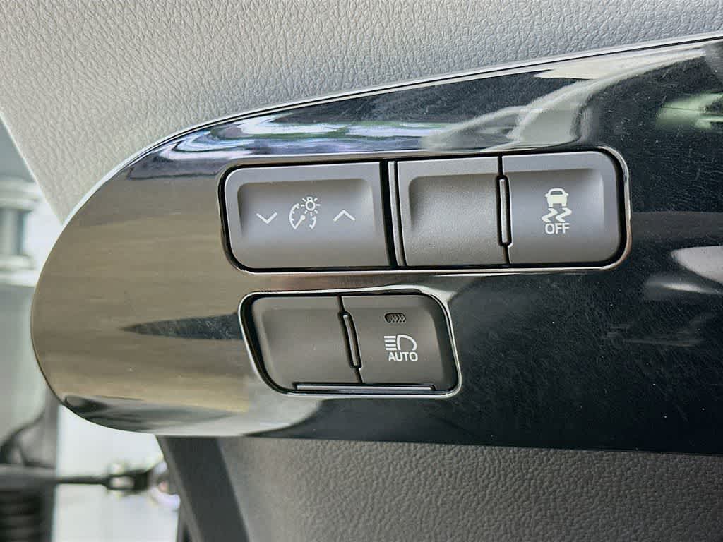 2021 Toyota Prius L Eco